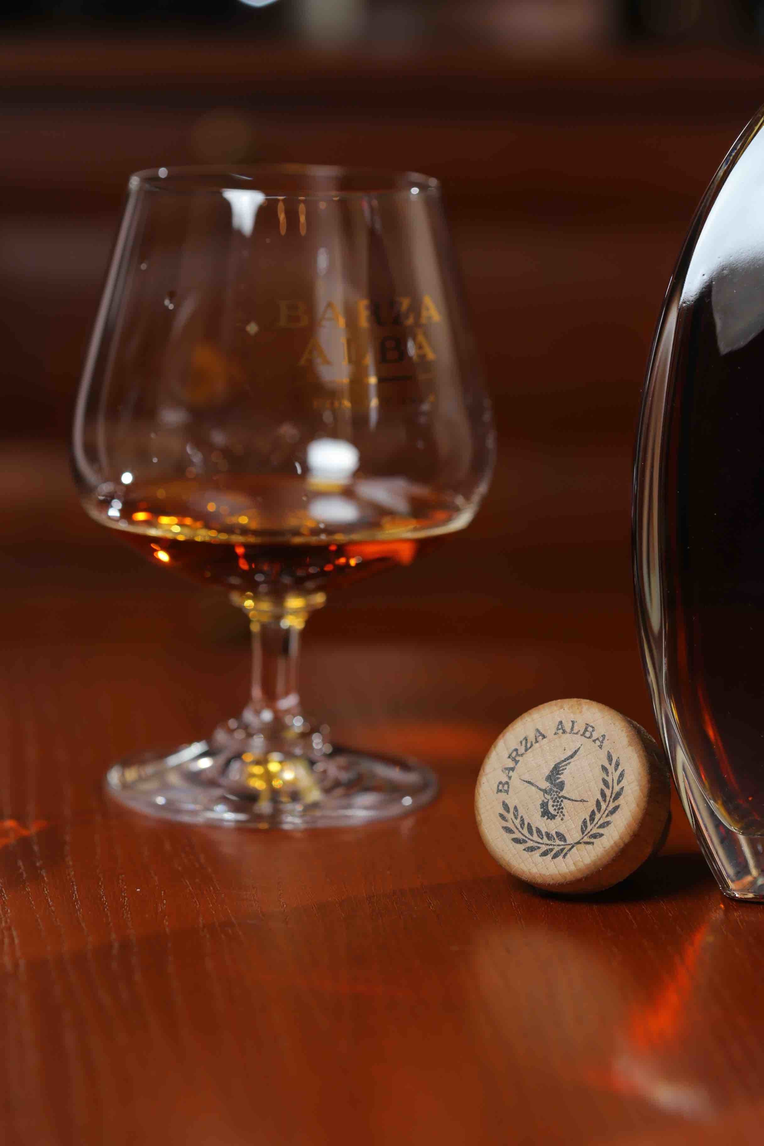 moldova-divin-brandy-barza-alba.jpg